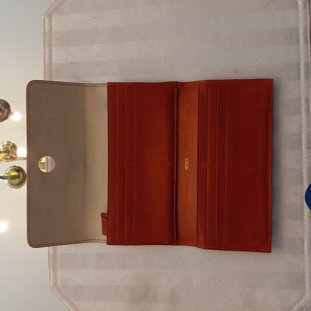 Tumi Soft Leather Women's Wallet (Clutch) - Picture 3 of 13